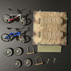 2 Vtg 2000 Flick Trix BMX Finger Bikes Series 1 with Barrel Obstacle